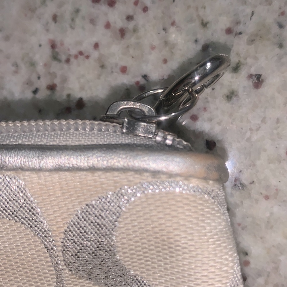 Coach Wristlet Excellent new condition. - Picture 7 of 7